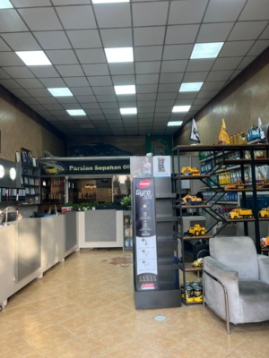 خدمات فروش و توزیع روغن موتور خودرو پارسیان سپاهان در قم